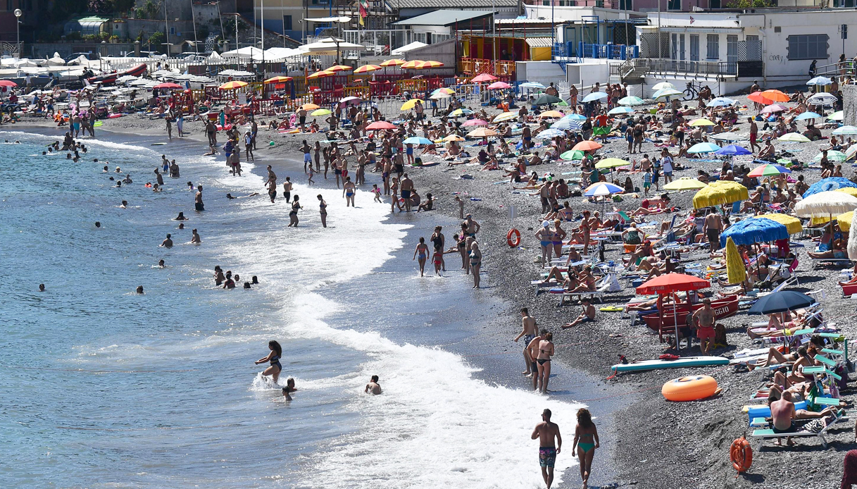 Domenica da bollino rosso: spiagge prese d'assalto