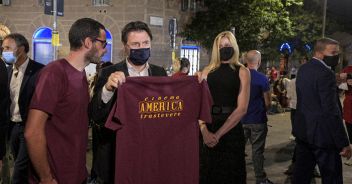 Conte alla 'prima' del cinema America a Roma