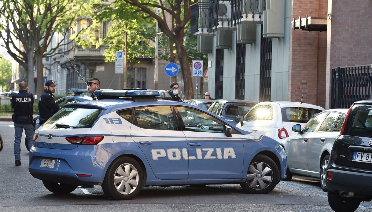 Roma, 19enne violentata fuori dal supermercato: fermato un uomo