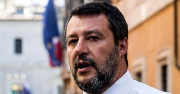 Focolai coronavirus: l'attacco di Salvini ai migranti