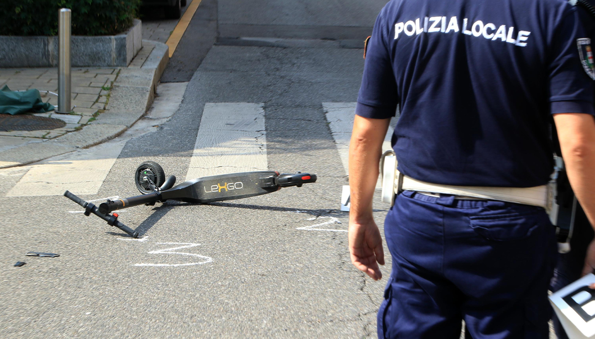 Milano, Donna In Monopattino Investita Da Un Furgone: è Grave