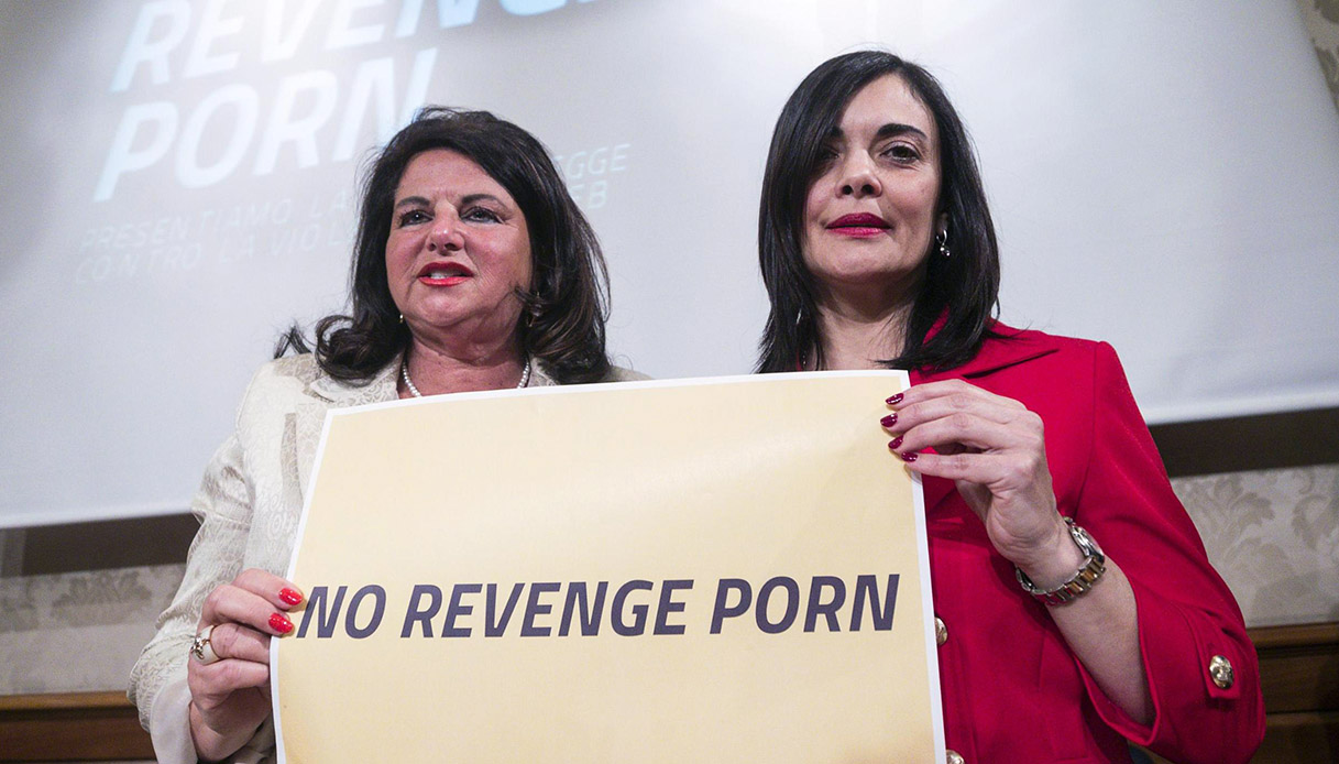 Revenge Porn Tiziana Cantone - Tiziana Cantone, l'ipotesi che riapre il caso: \