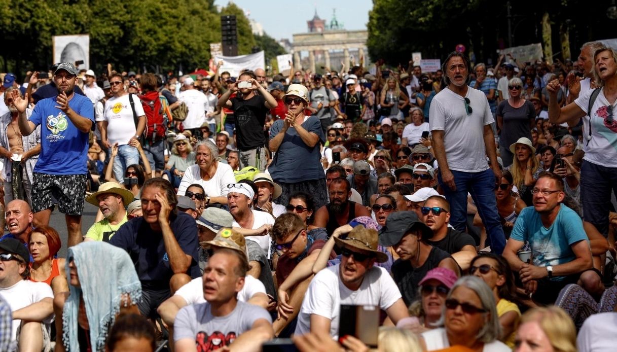 Berlino, protesta dei negazionisti