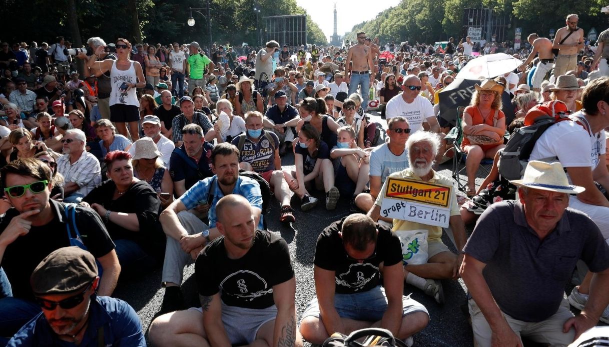 Berlino, protesta dei negazionisti