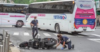 incidente-moto-bus