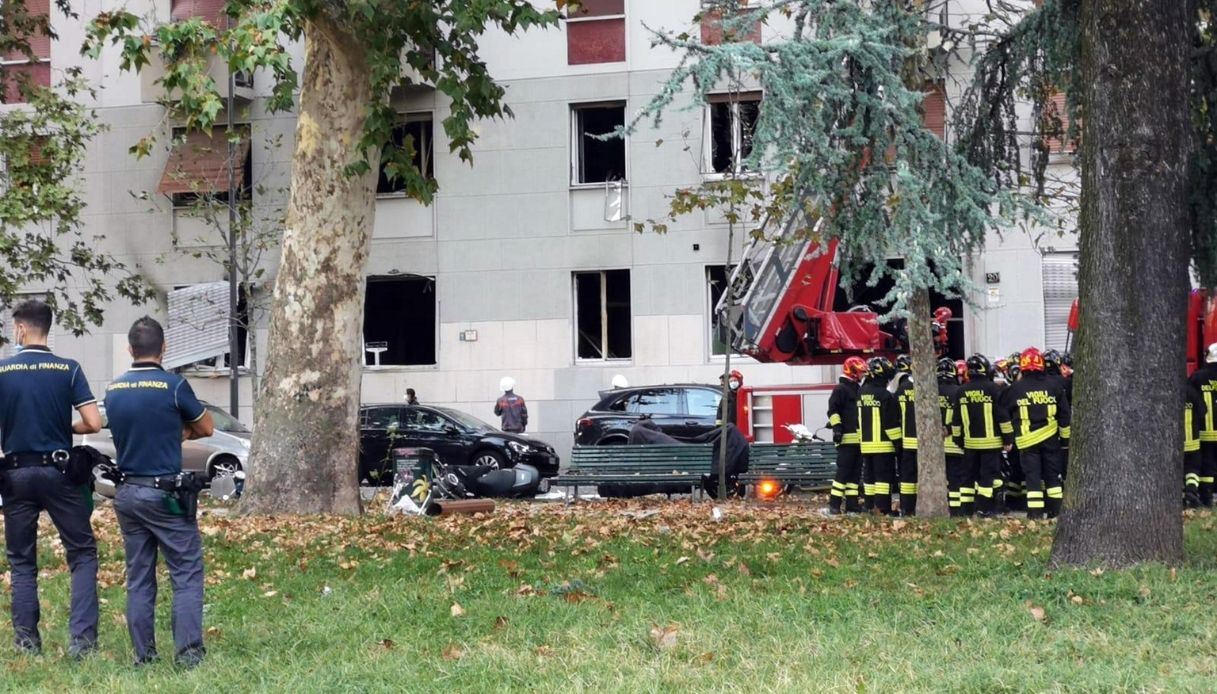 "Esplosione fortissima" a Milano Sud: sei feriti, uno è grave