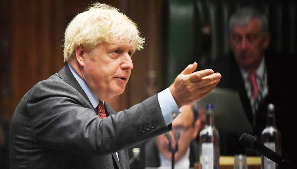 Coronavirus, Johnson annuncia nuove restrizioni in Gb
