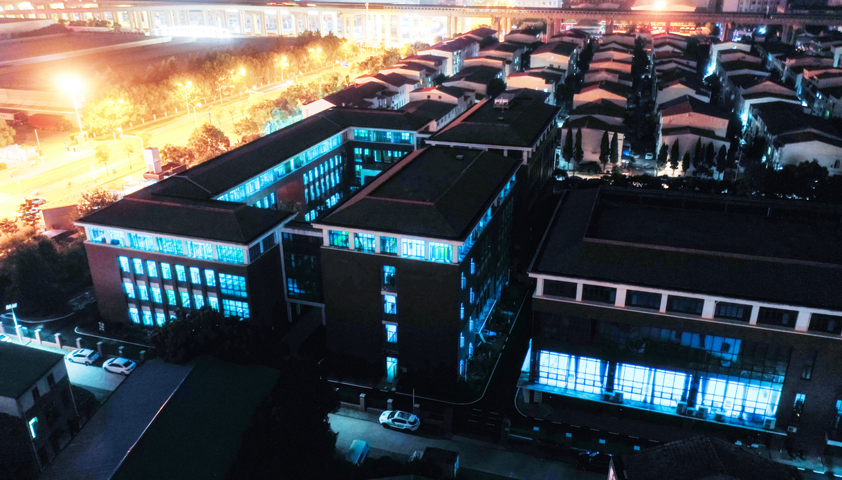 Riaprono le scuole a Wuhan: novità luci ultraviolette