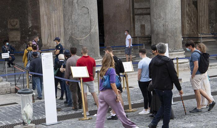 Calano i contagi, +2.257 ma pochi tamponi, 60mila