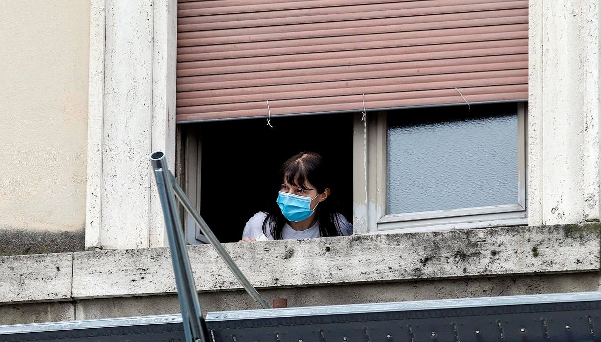 Coronavirus, in aumento i casi tra familiari.