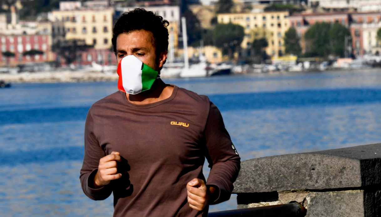 Mascherina sì o no? Differenza tra attività sportiva e motoria