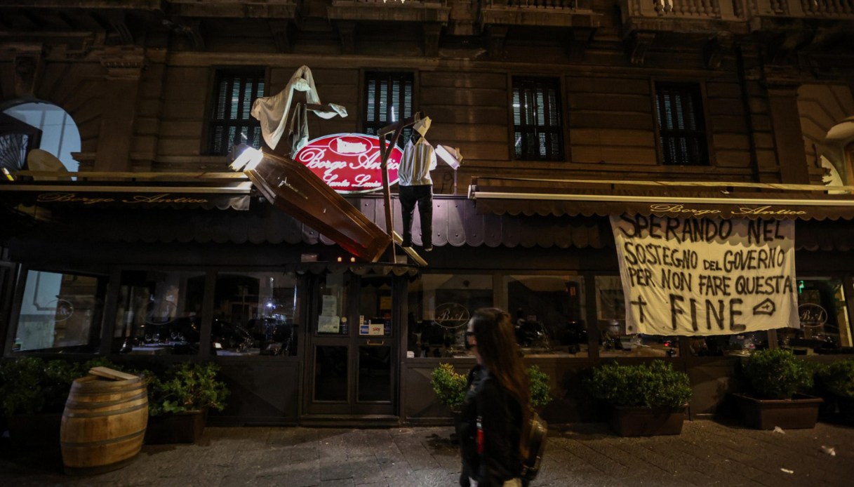 La mappa delle proteste contro il Dpcm: manichini impiccati a Napoli