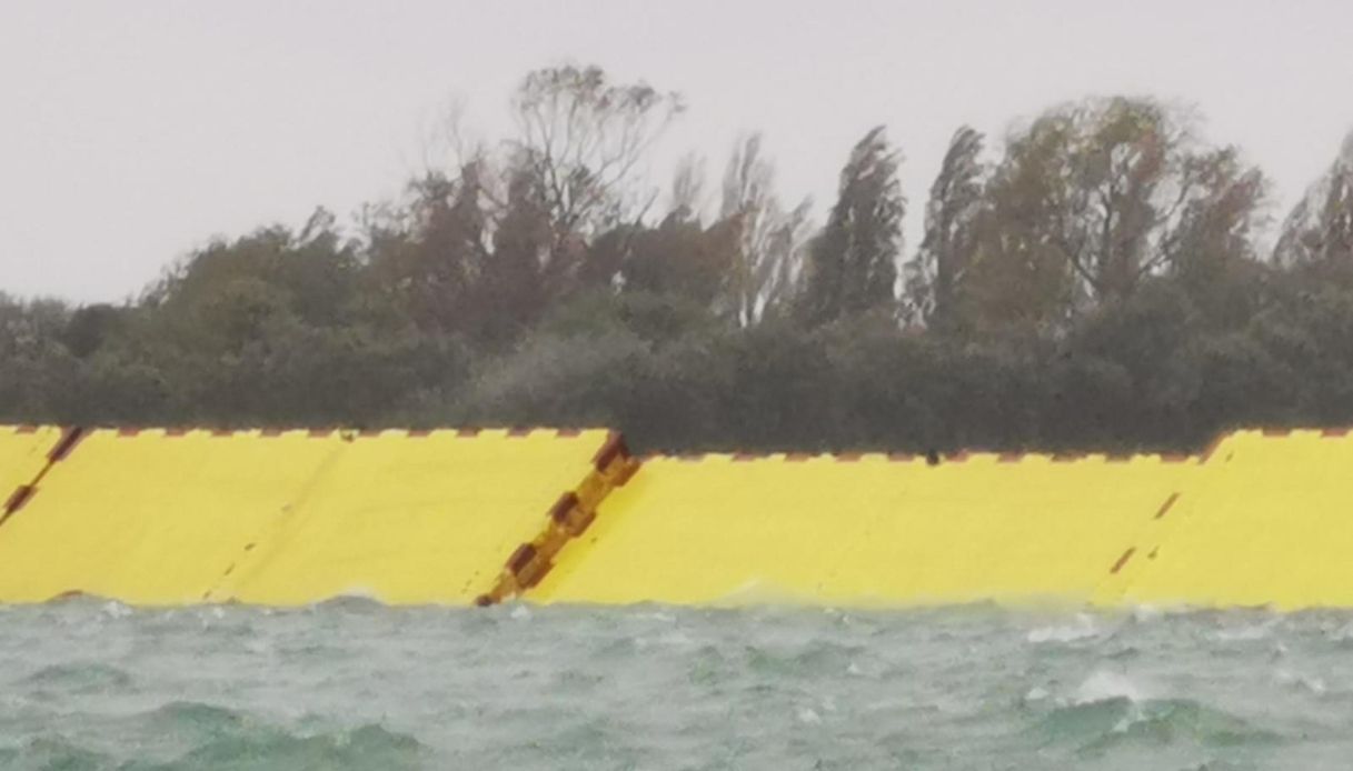Acqua alta a Venezia: funziona il test del Mose. Le immagini