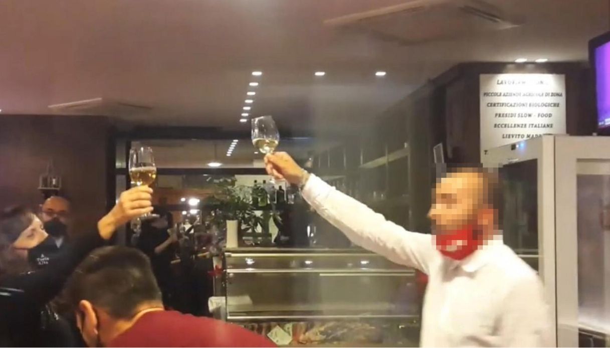 Pesaro, cena di 90 persone: l'arrivo della polizia