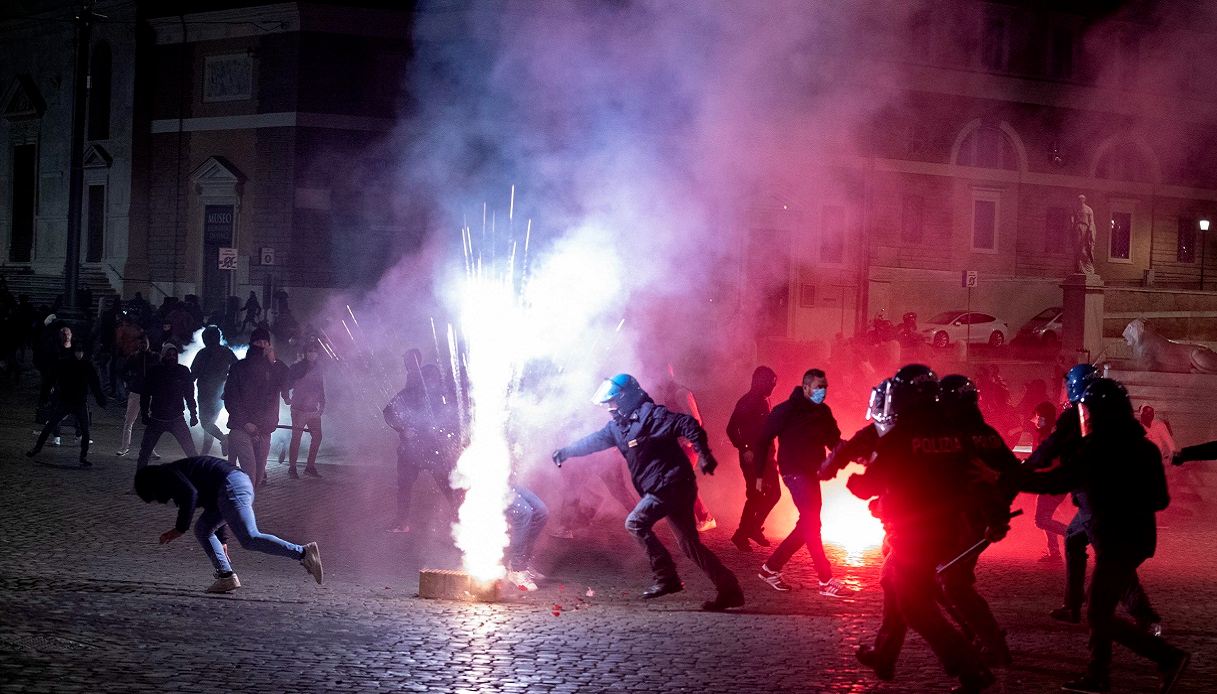 Scontri a Roma: proteste nella notte.