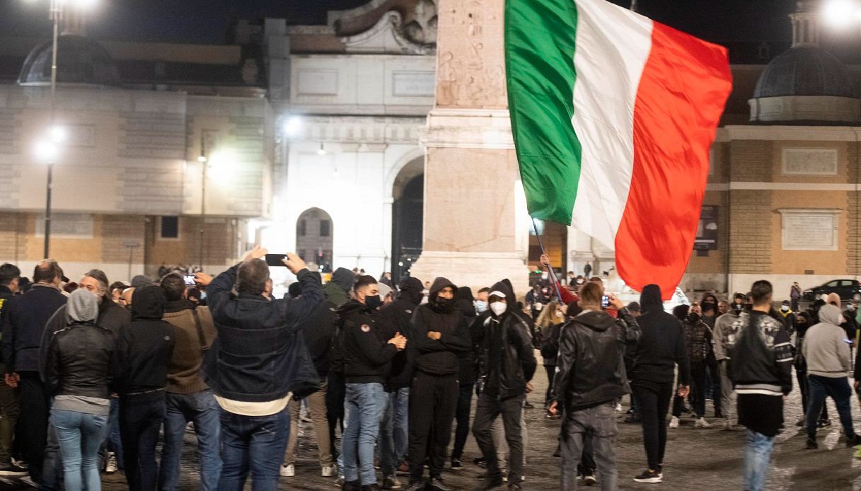 Scontri a Roma: proteste nella notte.