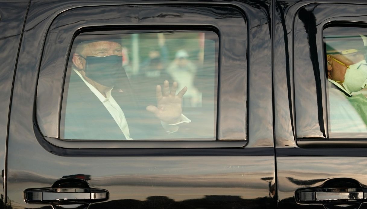 Trump esce a sorpresa dall'ospedale