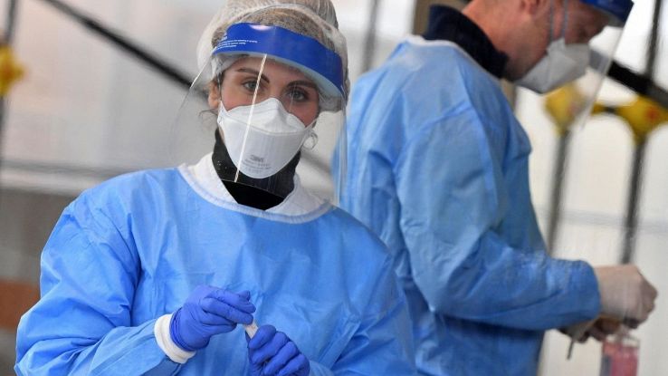 Covid e vaccini, quando ne saremo fuori: Aifa fissa la ...