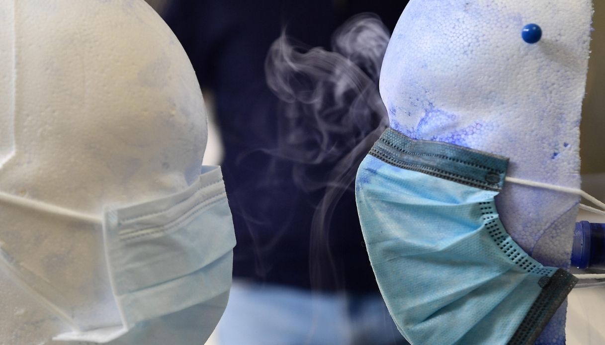 Coronavirus, trasmissione via aerosol al chiuso: come proteggersi