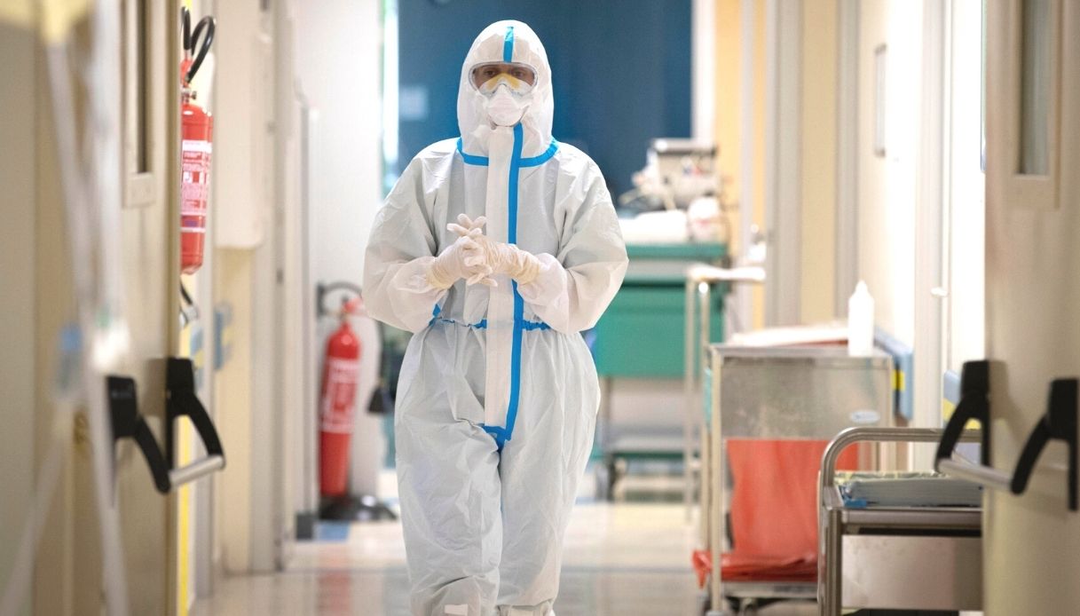 Covid, in alcune regioni gli ospedali sono saturi. La situazione