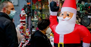 Natale e Covid, le linee guida dell'Ue: dal coprifuoco alla messa