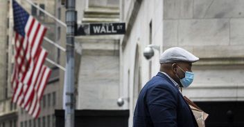 Borsa, l'Europa tutta in rosso sul timore della variante Covid