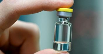 Vaccino Covid, falsi positivi all'Hiv: l'Australia ferma i test