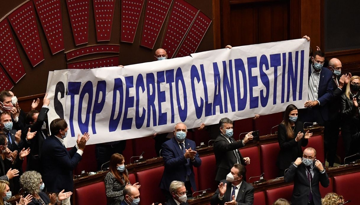 L'enorme striscione della Lega