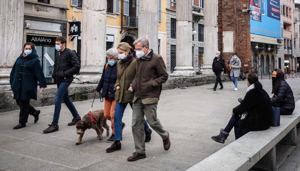 Nuovo Dpcm: "zona gialla rinforzata", stretta su cenoni e feste