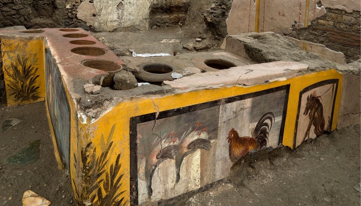 Straordinaria scoperta a Pompei: ritrovato un Termopolio intatto