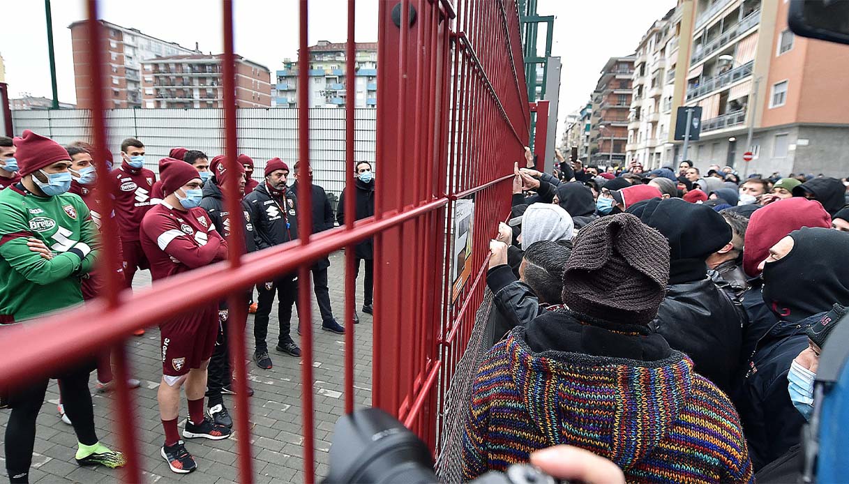torino assembramento tifosi