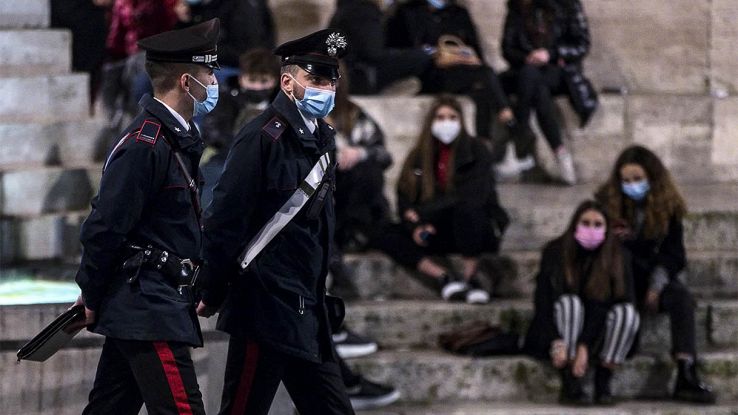 Folla a Roma: chiuso un tratto di via del Corso e piazza Navona