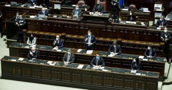 'Una crisi incomprensibile Appello a forze volenterose'