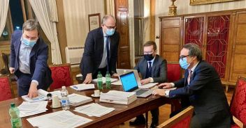 Gualtieri: 'Il 14 Cdm sui ristori, è incompatibile con la crisi'