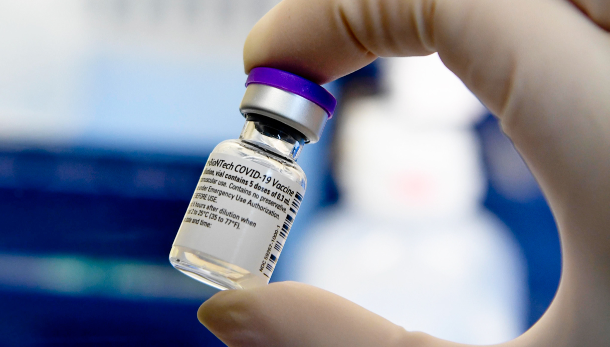 Vaccini anti Covid: tempi e dosi, è caos anche tra gli esperti