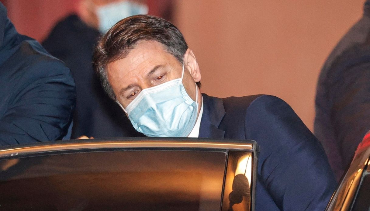 Crisi di governo, Conte ha la fiducia in Senato: le reazioni