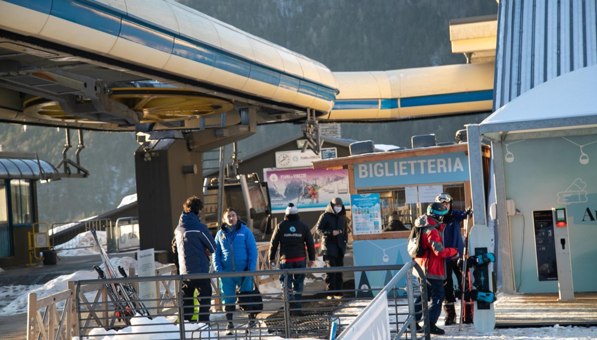 Sci, nella Piana di Vigezzo gli impianti aprono per protesta: il gestore