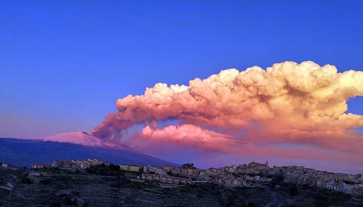 16 febbraio 2021: l'Etna erutta.