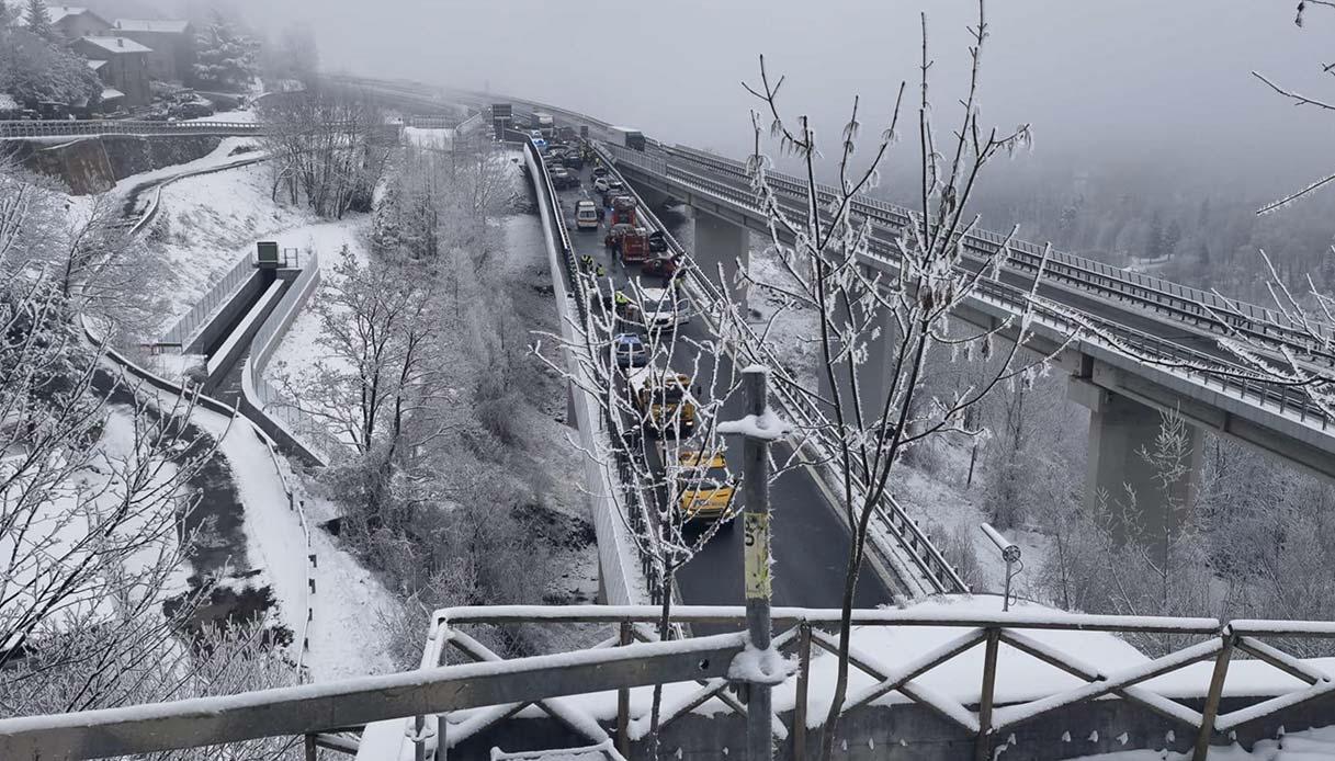 Tamponamento a catena in Val di Susa: molte le auto coinvolte