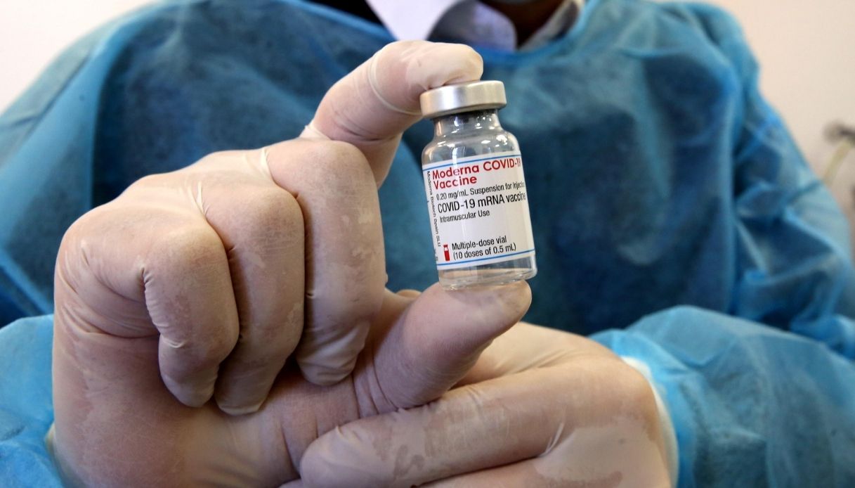 Cosa sappiamo sui vaccini Pfizer e Moderna