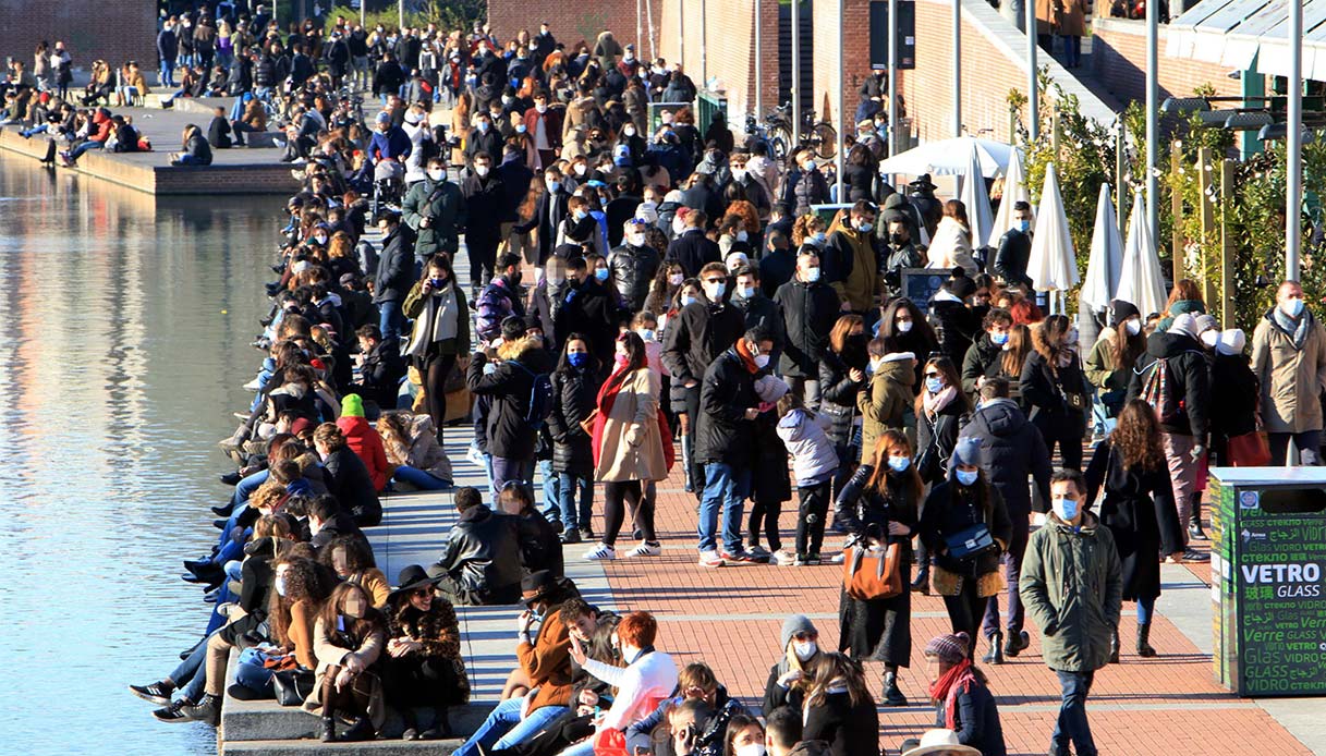 Covid, molti giovani in terapia intensiva: cosa sta cambiando