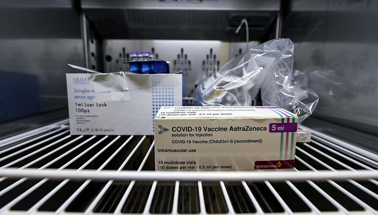 Stop al vaccino AstraZeneca, cosa cambia per anziani e fragili