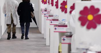 Vaccini, Figliuolo: 'A maggio oltre 15 milioni di dosi'