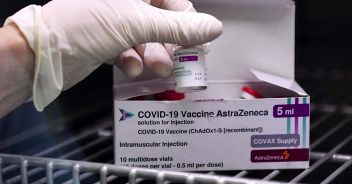 vaccino astrazeneca sospensione trombosi