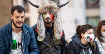 IoApro, lunedì nuovo sit-in Questura, la piazza è occupata