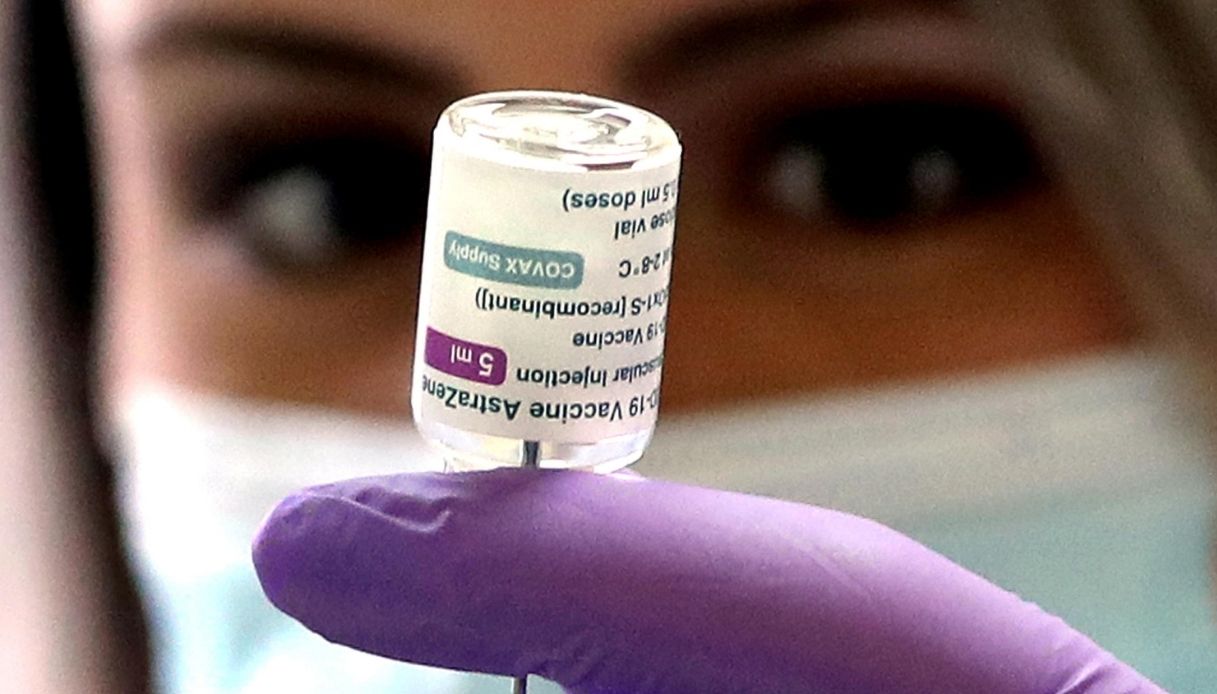 Vaccini Covid e trombosi, ecco i sintomi da tenere d'occhio