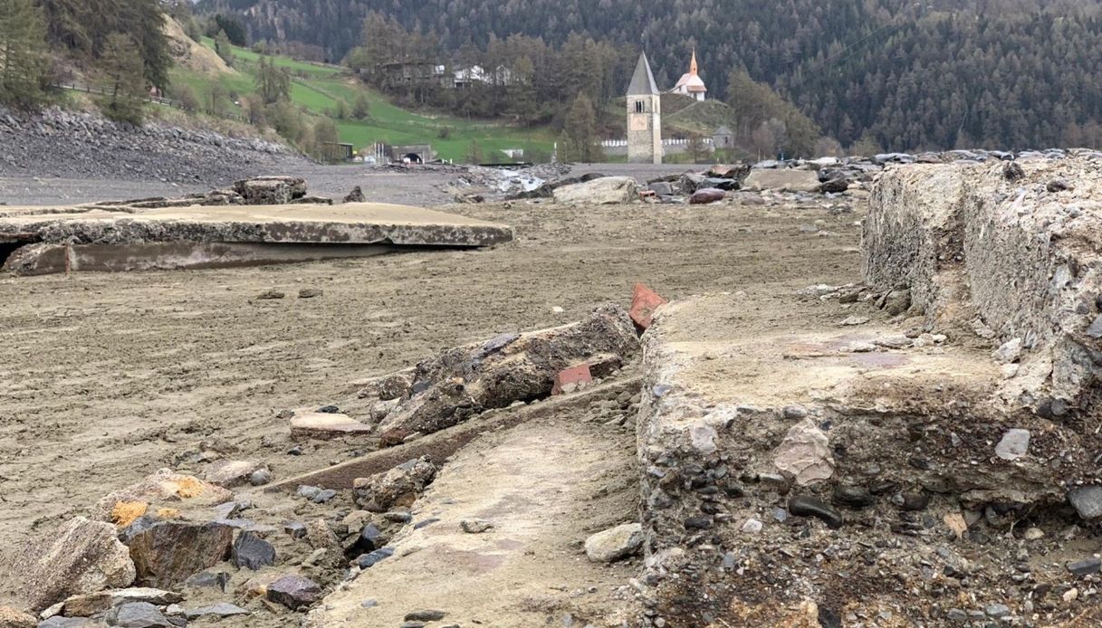 Lago di Resia, riaffiora Curon: il paese sommerso della serie tv