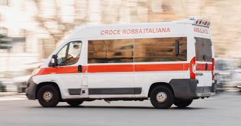 Enna, 14enne con problemi psichici accoltella compagna di classe