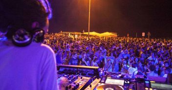Costa, discoteche aperte entro il 10 luglio