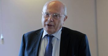 Covid, dai vaccini ai rischi dell'estate: parla Massimo Galli